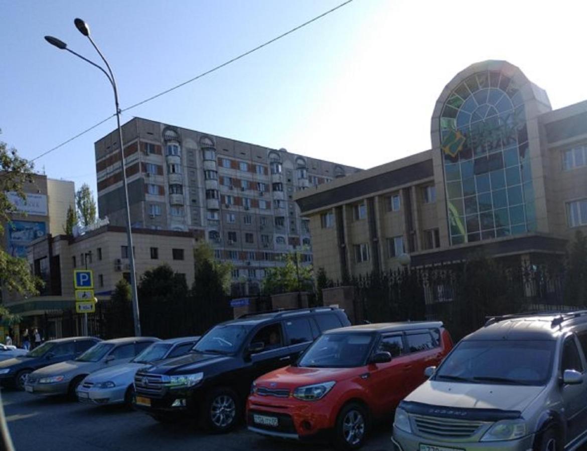 Апартаменты На Улице Розыбакиева, 103 Almaty Ngoại thất bức ảnh
